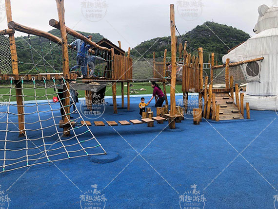 木制無(wú)動(dòng)力游樂(lè)設(shè)施